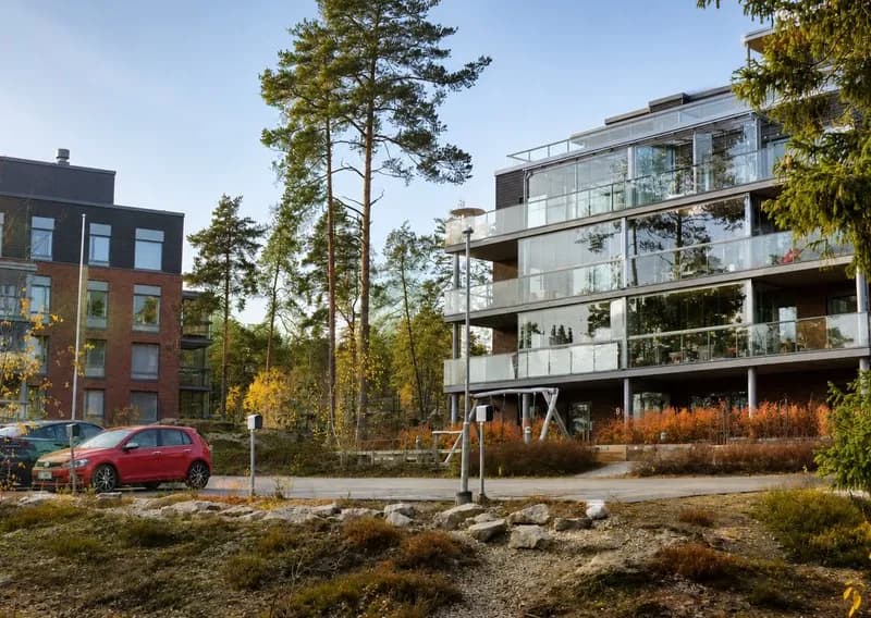 J&B:n julkisivumaalauskohde Soukaniementie 1, Espoo