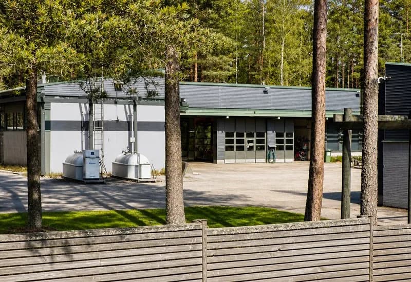 Kellonummen huoltokeskus tasoitus- ja maalaustyöt Espoo