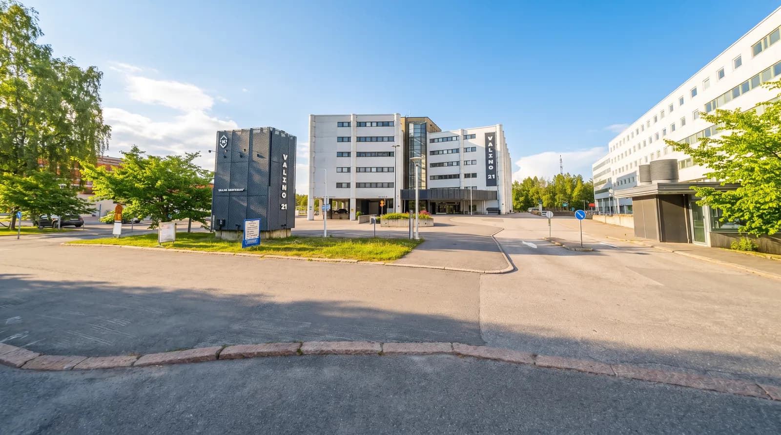 Valimotie 21 Helsingissä, jossa J&B teki vuokralaismuutoksen tasoitus- ja maalaustyöt